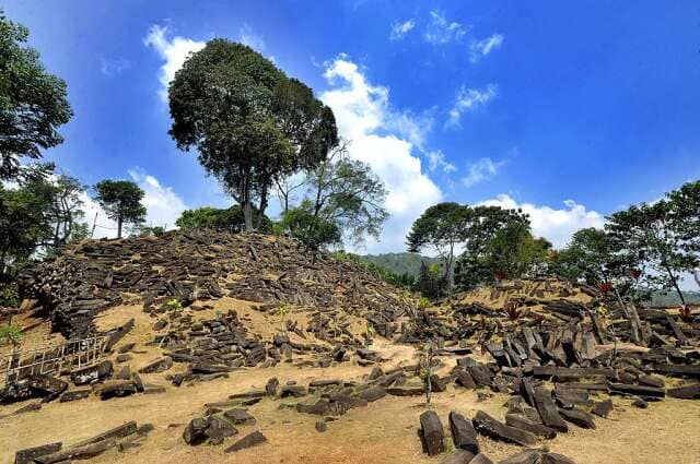 Une prétendue pyramide vieille de 27 000 ans en Indonésie suscite la controverse-situs-gunung-padang